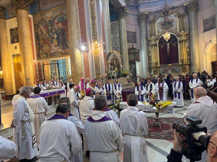 La comunidad de Nuestra Señora de la Piedad brindó el último adiós a su párroco La comunidad de Nuestra Señora de la Piedad brindó el último adiós a su párroco