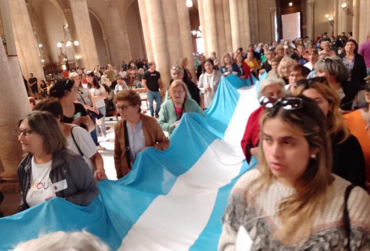 Los marplatenses, a la Virgen de Luján: 'Un obispo según el corazón de Jesús' Los marplatenses, a la Virgen de Luján: 'Un obispo según el corazón de Jesús'