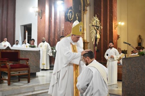 Lomas de Zamora: Ordenación sacerdotal de Francisco Giraldes O.Carm Lomas de Zamora: Ordenación sacerdotal de Francisco Giraldes O.Carm