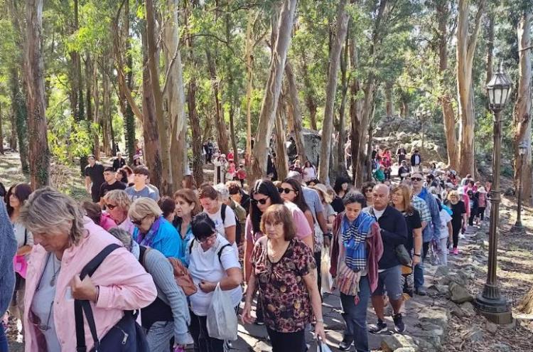 La diócesis de Mar del Plata peregrinó al Calvario de Tandil La diócesis de Mar del Plata peregrinó al Calvario de Tandil