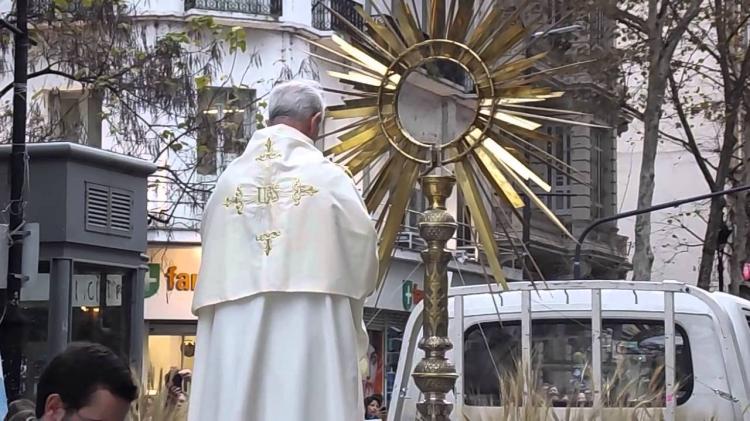 Buenos Aires: solemnidad de Corpus Christi y despedida del cardenal Poli Buenos Aires: solemnidad de Corpus Christi y despedida del cardenal Poli