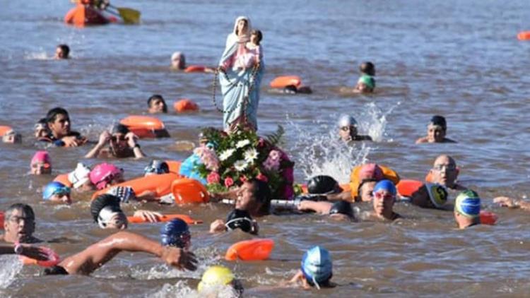 La Procesión a Nado de San Nicolás celebra su octava edición con cupo completo