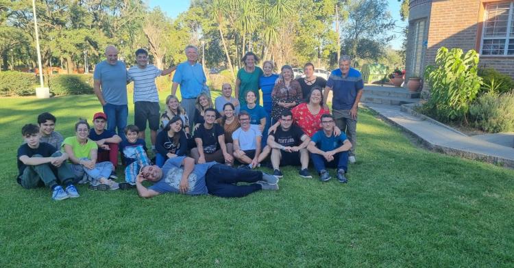 Campamento de la Renovación Carismática para jóvenes de Río Cuarto Campamento de la Renovación Carismática para jóvenes de Río Cuarto