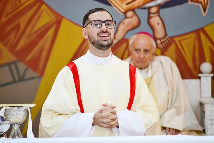 Laferrere: Mons. Torres Carbonell ordenó un nuevo diácono rumbo al sacerdocio