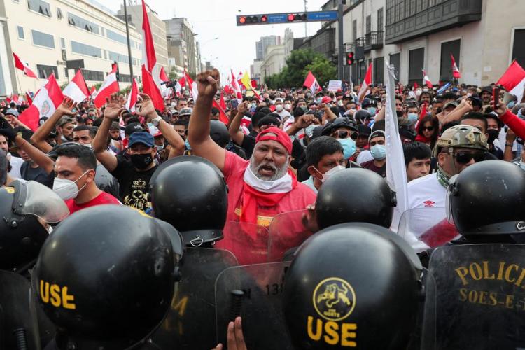Las crisis no se resuelven suspendiendo los derechos, advierten obispos peruanos Las crisis no se resuelven suspendiendo los derechos, advierten obispos peruanos