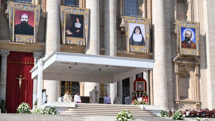 León XIV: 'Los santos son testigos del amor de Cristo' León XIV: 'Los santos son testigos del amor de Cristo'