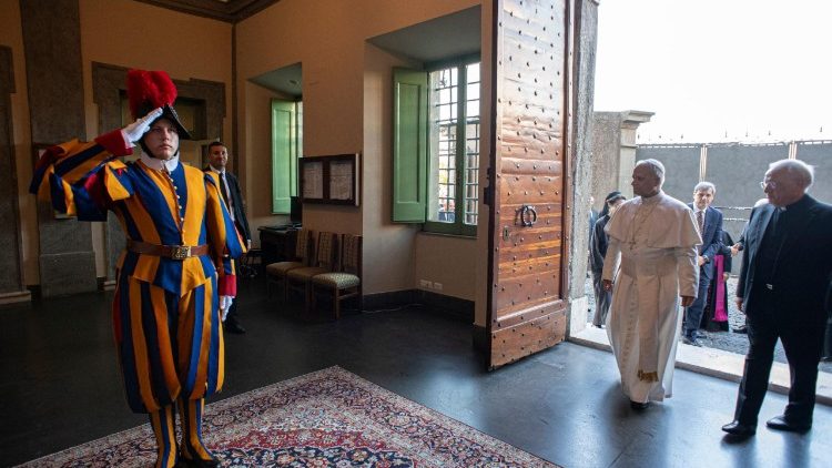 León XIV regresa al Vaticano y hace un nuevo llamado a la paz en el mundo León XIV regresa al Vaticano y hace un nuevo llamado a la paz en el mundo