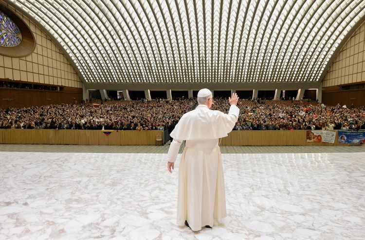 'Los animo a rezar el Rosario y a imitar a los nuevos santos', pidió el Papa 'Los animo a rezar el Rosario y a imitar a los nuevos santos', pidió el Papa