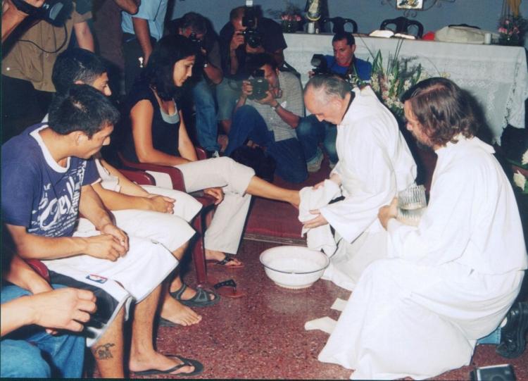 Los curas de villas y Familia Grande Hogar de Cristo evocan a Francisco en su Pascua