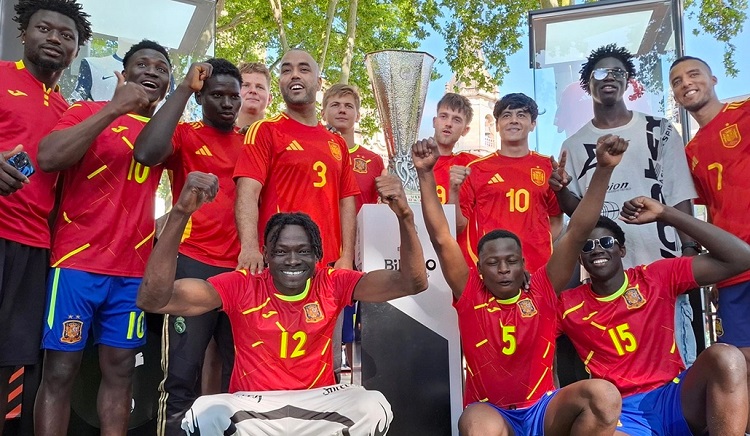 Obispos españoles afirman que los migrantes 'revitalizan' el país y la Iglesia Obispos españoles afirman que los migrantes 'revitalizan' el país y la Iglesia