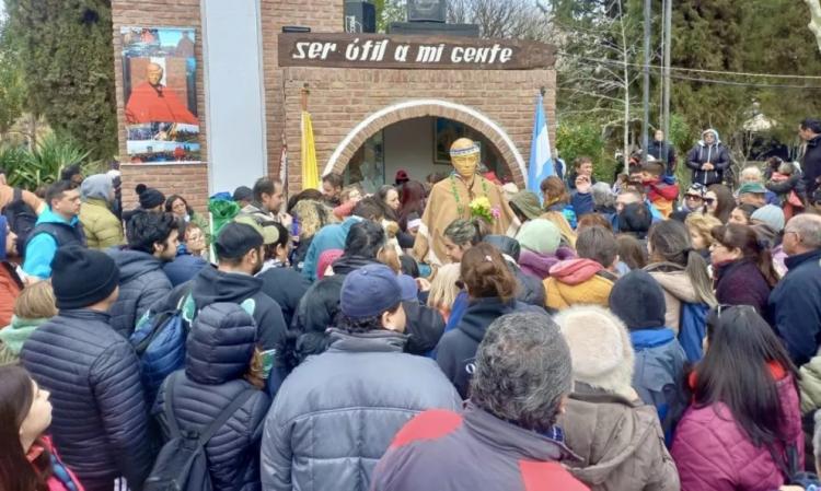 Mons. Colombo le pidió a Ceferino por el recorte de fondos para combatir adicciones Mons. Colombo le pidió a Ceferino por el recorte de fondos para combatir adicciones