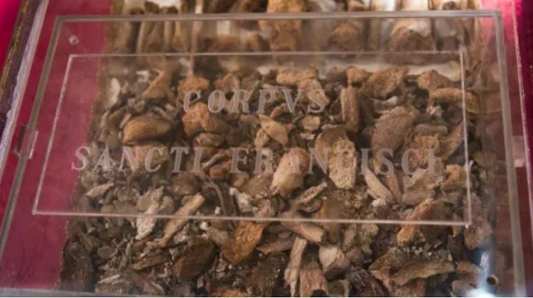 Los restos de San Francisco serán expuestos al público por primera vez Los restos de San Francisco serán expuestos al público por primera vez