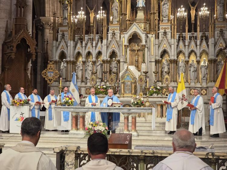Sacerdotes de la región Platense peregrinaron al santuario de la Virgen de Luján