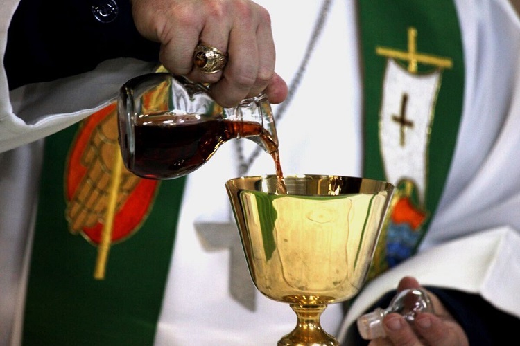 Kenia: la Iglesia cambia el vino de misa porque había perdido su carácter sagrado Kenia: la Iglesia cambia el vino de misa porque había perdido su carácter sagrado