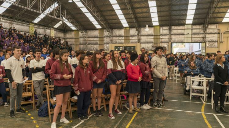Más de 2.000 alumnos participaron en la 'Misa del Joven' en San Isidro Más de 2.000 alumnos participaron en la 'Misa del Joven' en San Isidro