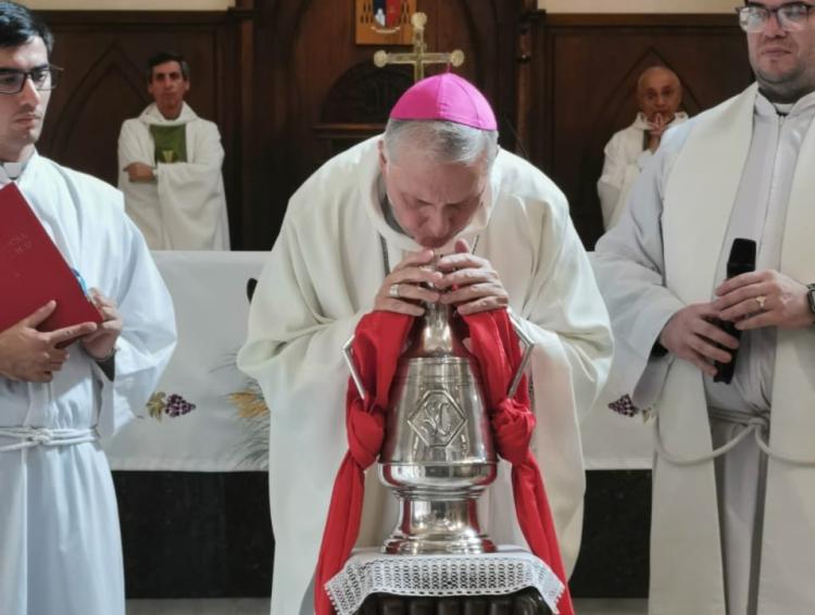 Mons. Torrado Mosconi presidió la Misa Crismal en Nueve de Julio