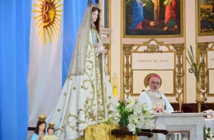 Mons. Azpiroz: 'María es madre de todos, también de los que pasaron gritando su dolor'