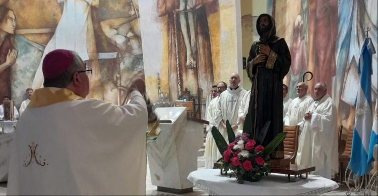 Mons. Buenanueva: san Francisco, el 'juglar de Dios' que sigue cantando