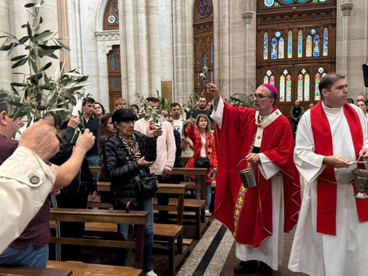 Mons. Carrara: 'El ramo bendecido, un punto de referencia donde apoyar la vida'