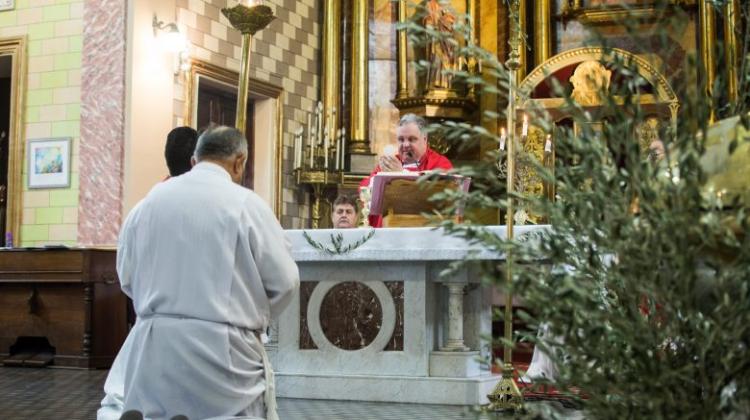 Mons. Colombo: 'Estamos invitados a caminar con Cristo'