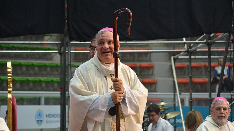 Mons. Colombo pide que todos los argentinos puedan caminar juntos en esperanza Mons. Colombo pide que todos los argentinos puedan caminar juntos en esperanza