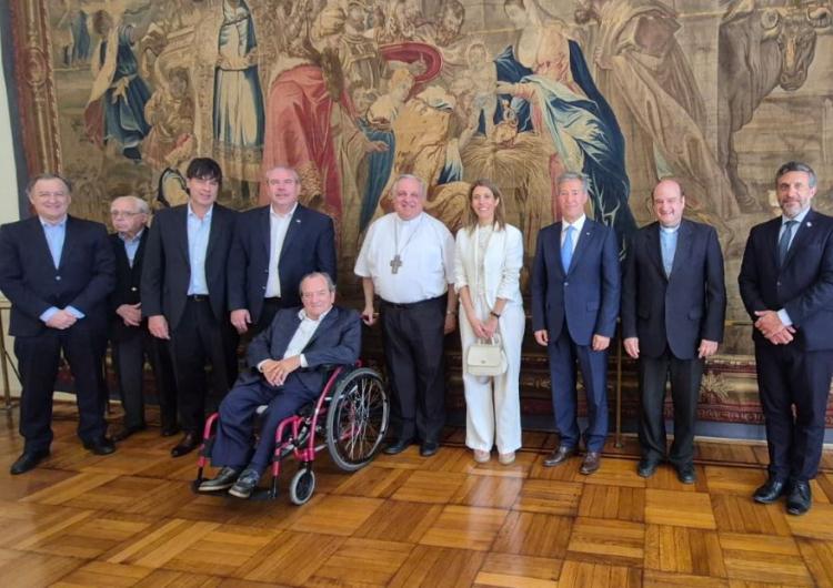 Episcopado: Mons. Colombo se reunió con referentes de diversos sectores Episcopado: Mons. Colombo se reunió con referentes de diversos sectores
