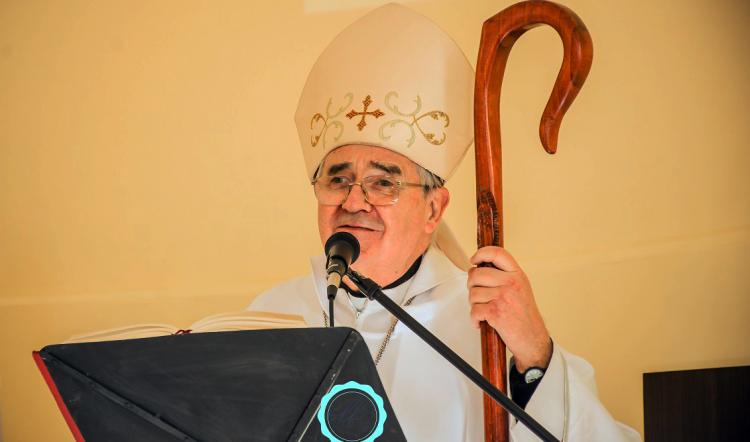 Mons. Fernández: Dios "pasa" para consolar a su pueblo y sacarlo del sufrimiento Mons. Fernández: Dios "pasa" para consolar a su pueblo y sacarlo del sufrimiento