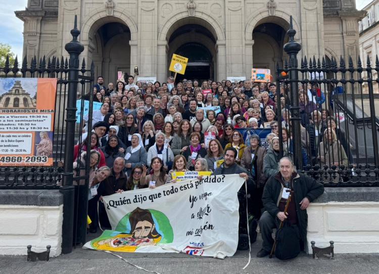 Mons. García Cuerva a Cáritas: 'No asistimos, nos encontramos con los hermanos que más sufren'