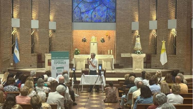 Mons. García Cuerva presentó su libro 'Mantengamos la esperanza'