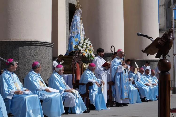 Mons. Larregain en Itatí: 'Ser peregrinos de esperanza es abrir los ojos y el corazón' Mons. Larregain en Itatí: 'Ser peregrinos de esperanza es abrir los ojos y el corazón'
