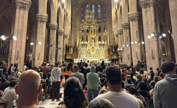 Mons. Laxague: 'María nos enseña a buscar a Jesús'