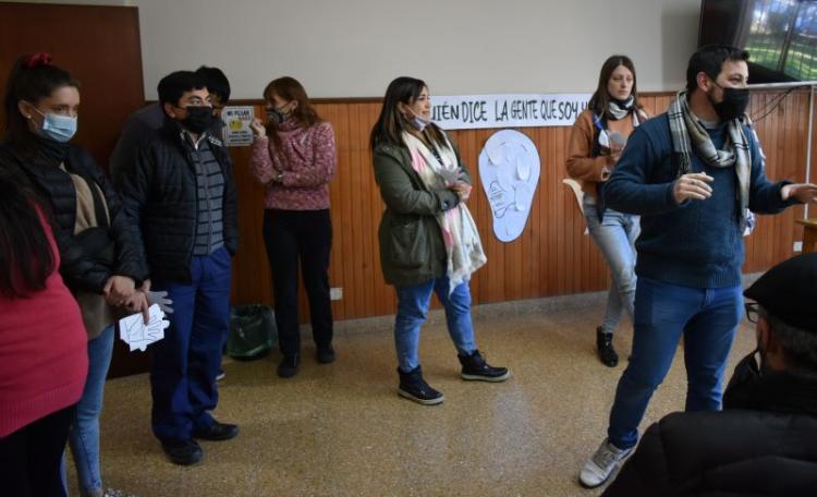Mons. Lugones reflexionó con los catequistas lomenses Mons. Lugones reflexionó con los catequistas lomenses