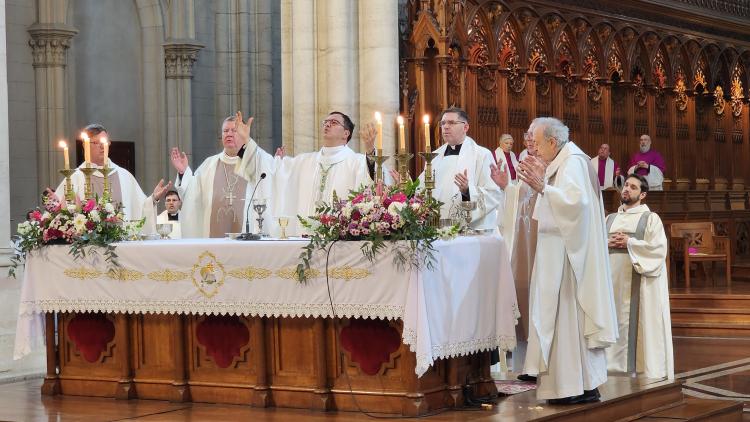 Mons. Mestre inició su ministerio pastoral al frente de la arquidiócesis de La Plata Mons. Mestre inició su ministerio pastoral al frente de la arquidiócesis de La Plata