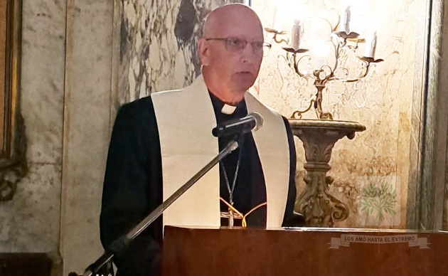 Mons. Olivera presentó un libro sobre el capitán Humberto Viola Mons. Olivera presentó un libro sobre el capitán Humberto Viola