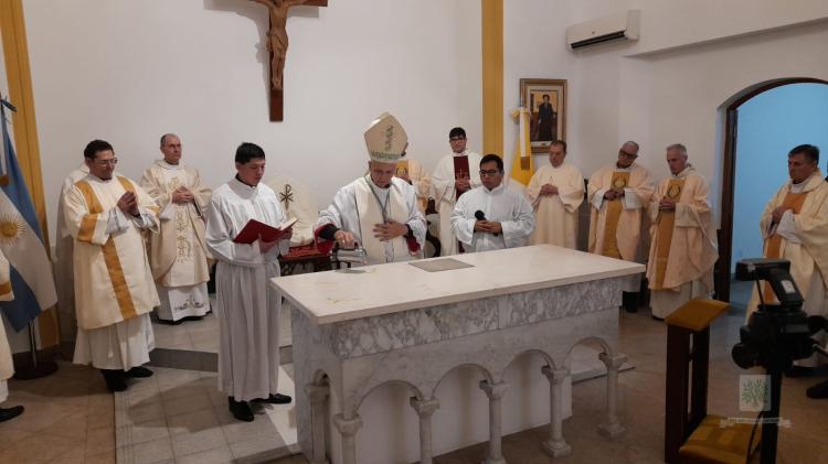 Mons. Olivera presidió la consagración de la capilla del seminario diocesano