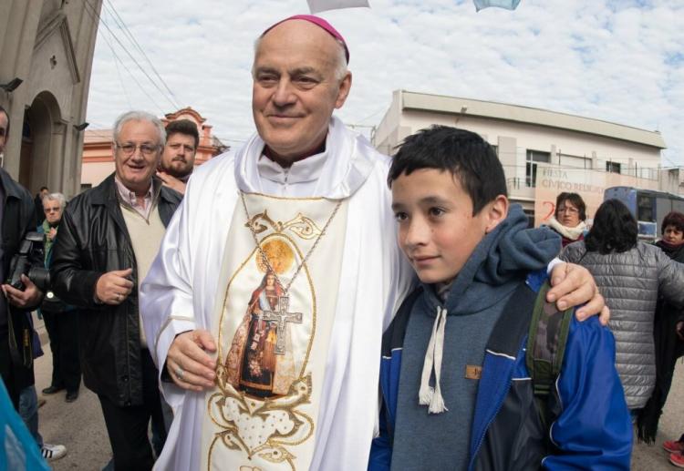 Mons. Puiggari saludó a los jóvenes egresados Mons. Puiggari saludó a los jóvenes egresados