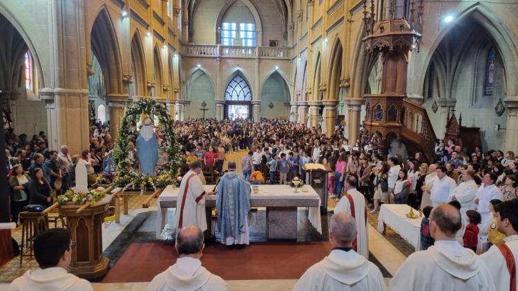 Mons. Salaberry presidió la fiesta patronal en honor de la Virgen del Rosario Mons. Salaberry presidió la fiesta patronal en honor de la Virgen del Rosario
