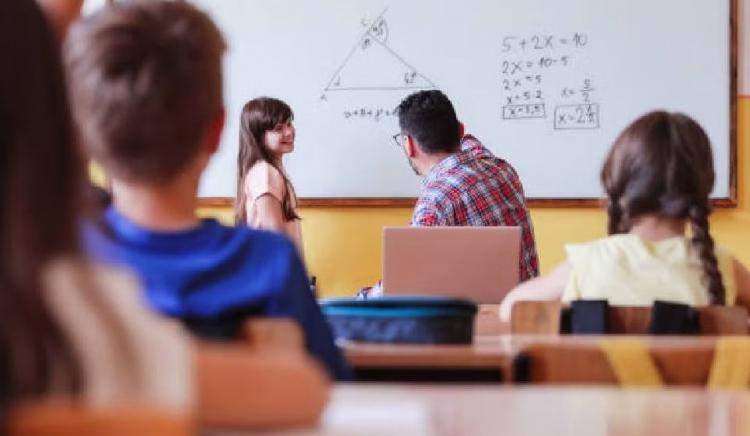 Mons. Scheinig agradeció a los docentes por su entrega en el Día del Maestro Mons. Scheinig agradeció a los docentes por su entrega en el Día del Maestro