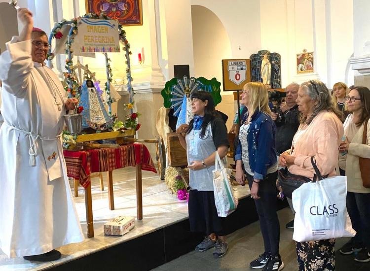 Mons. Tissera: '¡La Virgen de Luján viene a caminar con nosotros!' Mons. Tissera: '¡La Virgen de Luján viene a caminar con nosotros!'