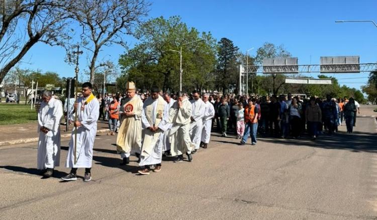 Mons. Zurbriggen presidió las patronales en honor a Santa Teresita Mons. Zurbriggen presidió las patronales en honor a Santa Teresita