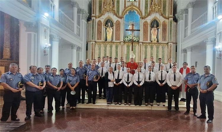 Monseñor Canecín animó a los futuros policías a 'vivir la comunión'