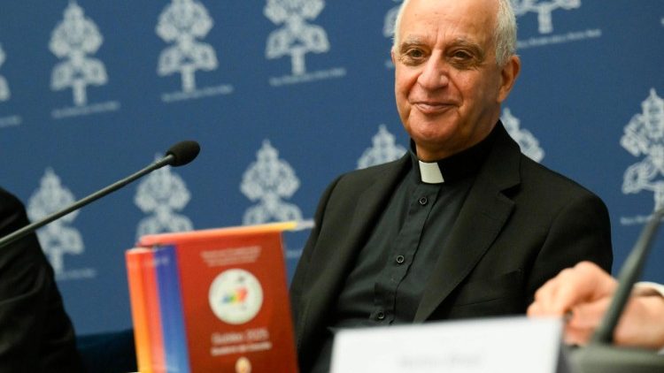 Monseñor Fisichella: 'No alimentar a los pobres con retórica' Monseñor Fisichella: 'No alimentar a los pobres con retórica'
