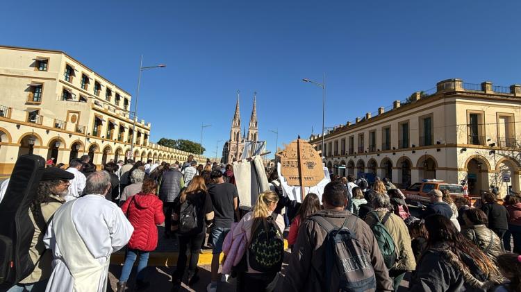 Morón: numerosos fieles peregrinaron al santuario de la Virgen de Luján