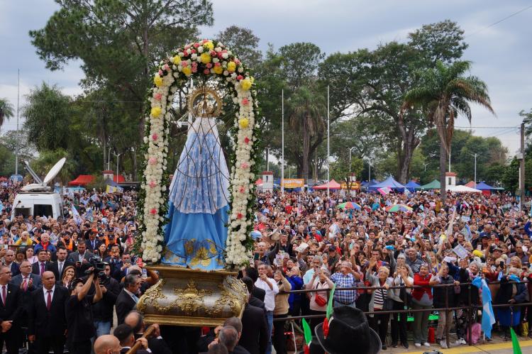 Itatí: una multitud en los 125 años de la Coronación Pontificia de la Virgen Itatí: una multitud en los 125 años de la Coronación Pontificia de la Virgen