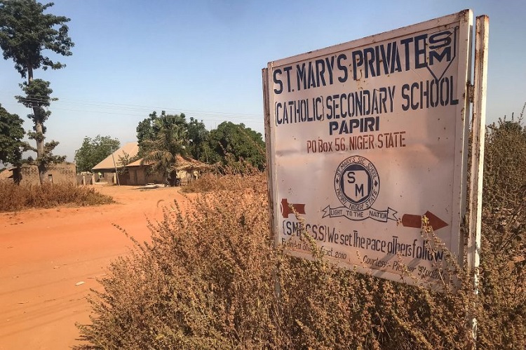 Nigeria: cadena de oración por los secuestrados de la escuela de Papiri