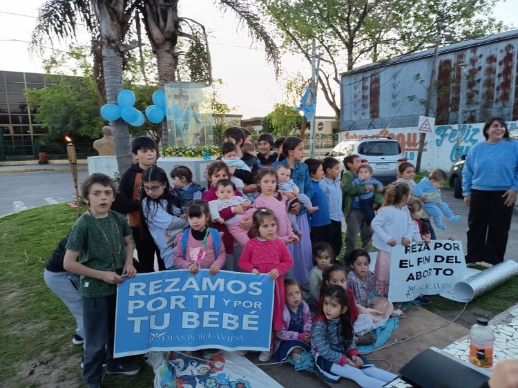 Niños de Berazategui se unieron a la cruzada mundial del Rosario Niños de Berazategui se unieron a la cruzada mundial del Rosario
