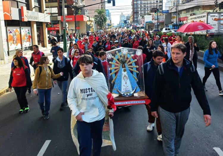 Niños de la diócesis de Lomas peregrinaron a la parroquia de Luján de Longchamps Niños de la diócesis de Lomas peregrinaron a la parroquia de Luján de Longchamps