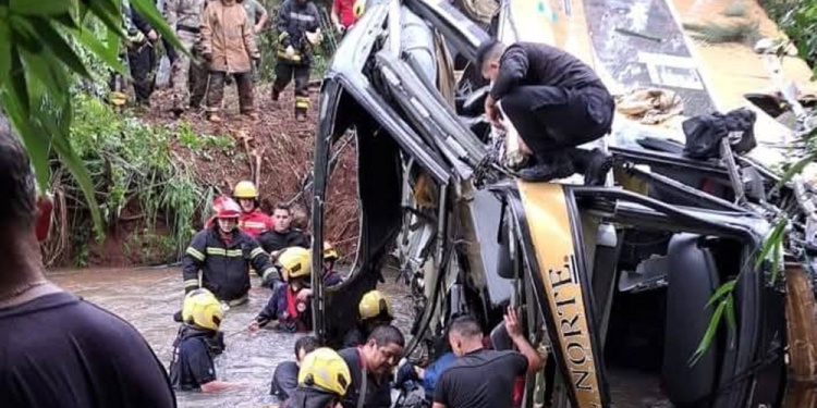 Oberá reza por las víctimas mortales y heridos de la tragedia en Campo Viera Oberá reza por las víctimas mortales y heridos de la tragedia en Campo Viera
