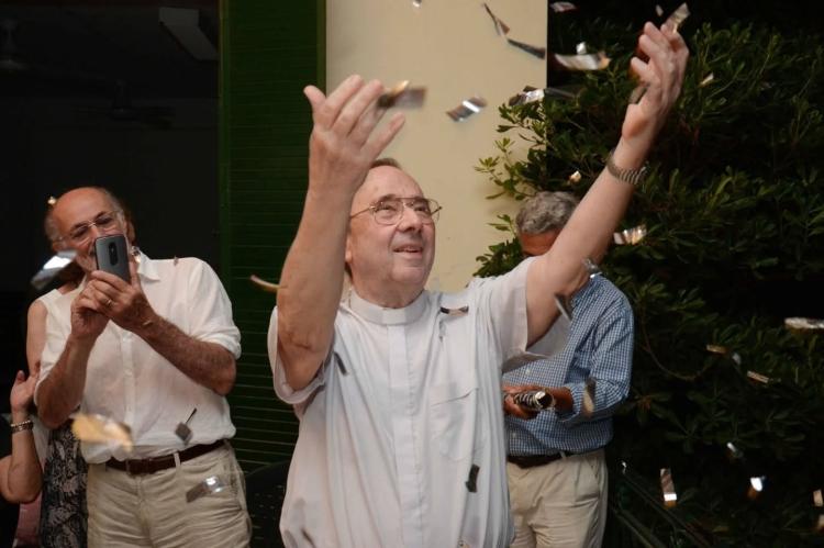 Pedro Oeyen, el maestro que enseñó a caminar en familia