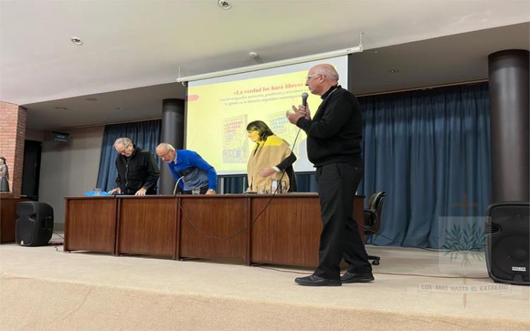 Presentación de "La Verdad los hará libres" a los capellanes castrenses Presentación de "La Verdad los hará libres" a los capellanes castrenses